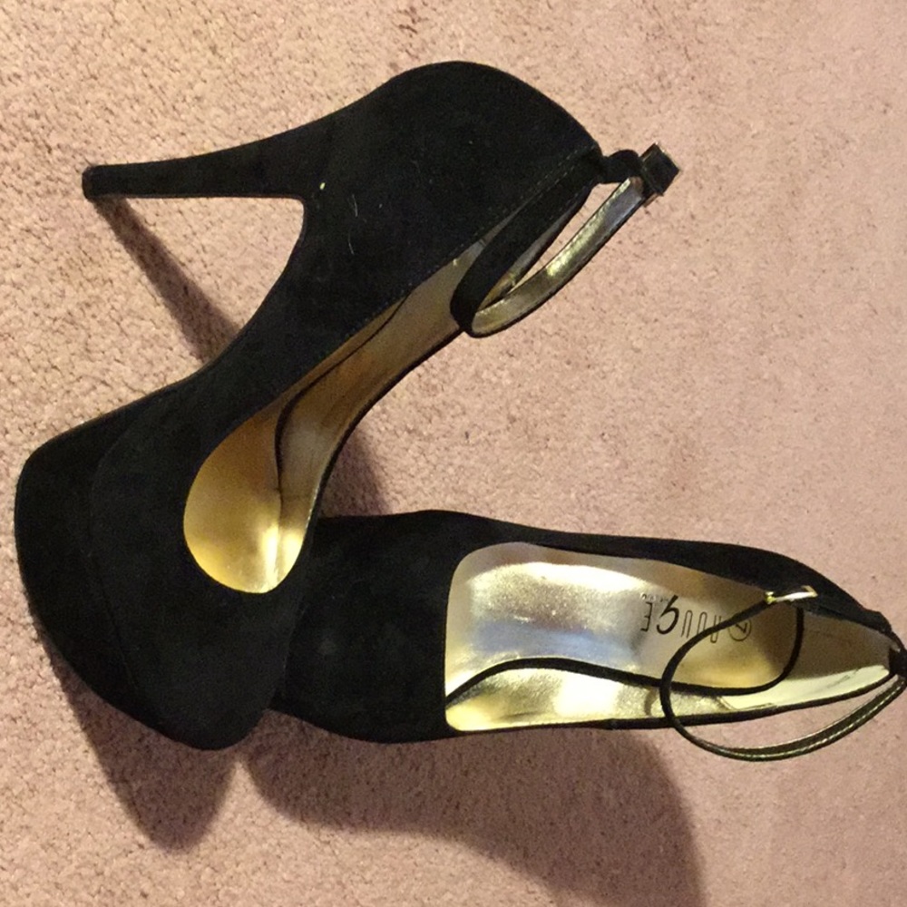 Black shoes